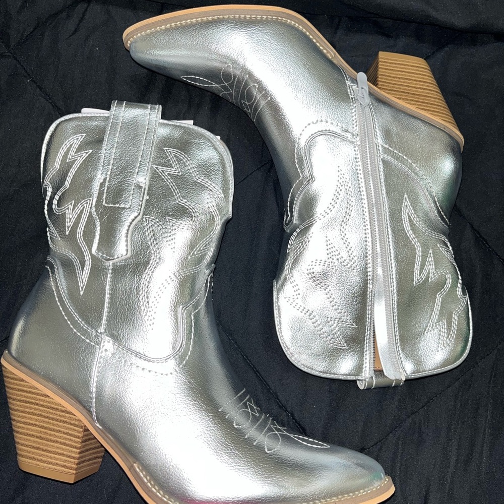 Dream Pairs Silver Heeled Boots with Western Flair